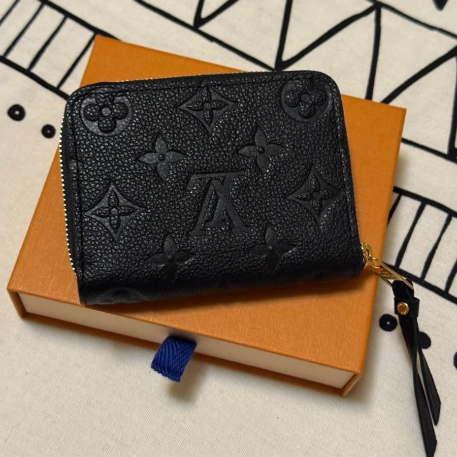 Louis Vuitton-M60574-經典壓紋黑色拉鏈零錢包-0