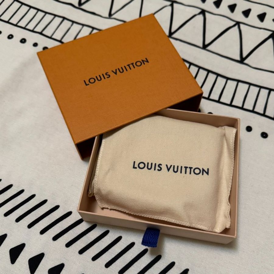 Louis Vuitton-M60574-經典壓紋黑色拉鏈零錢包-2