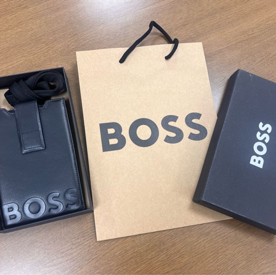 Boss 手機證件套無超所值全新售3300-0