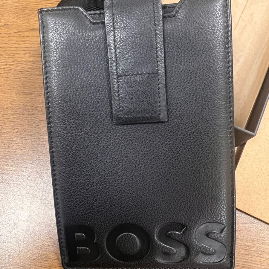 Boss 手機證件套無超所值全新售3300-1
