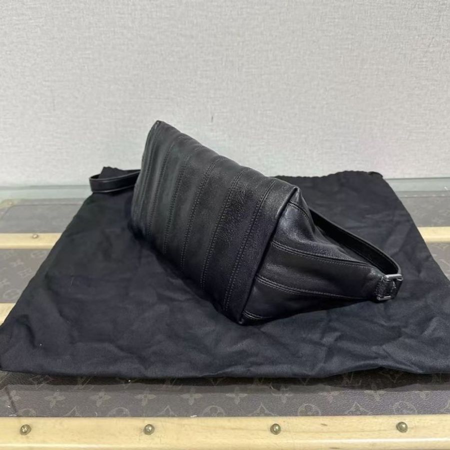 ✨YSL 黑銀油蠟皮腋下包 22*15*4.5 98新 配件塵袋-4