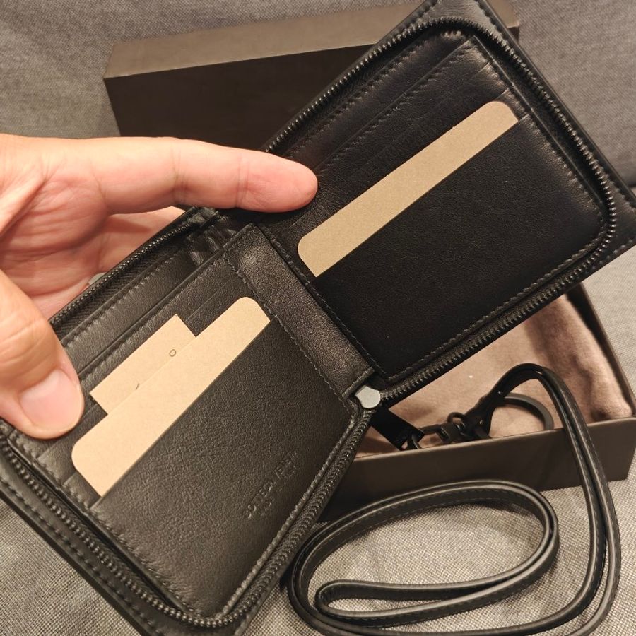 歐洲帶回全新品BV附背帶短皮夾-2