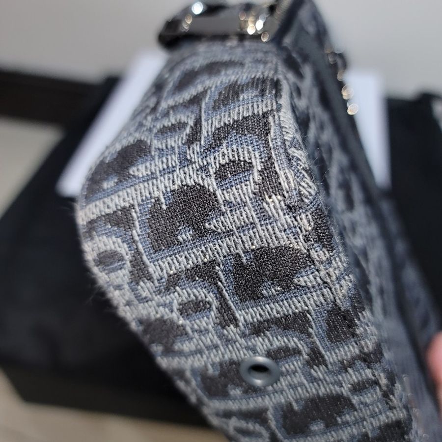 DIOR 藍色刺繡花紋輕巧斜背包-2