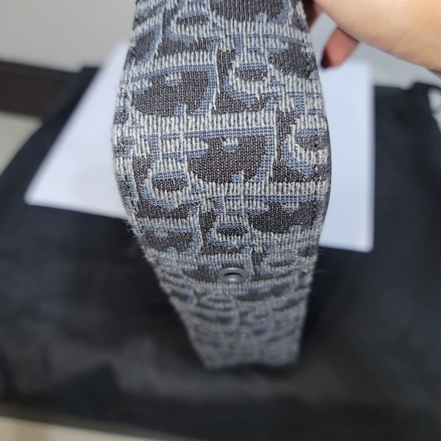DIOR 藍色刺繡花紋輕巧斜背包-3