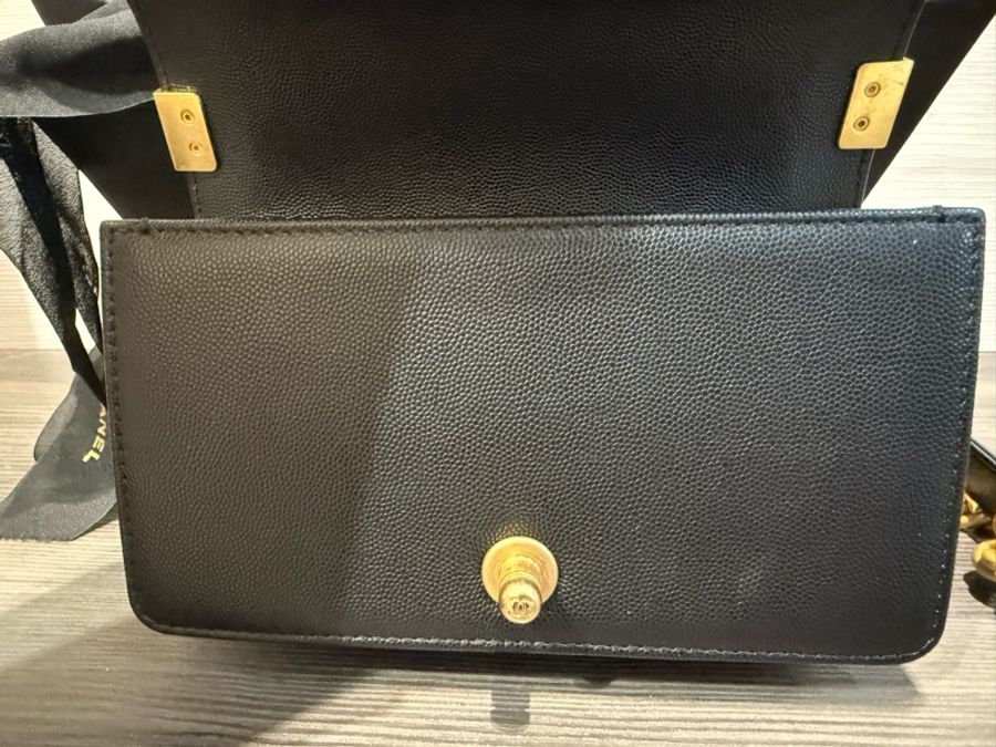 Chanel Leboy黑金小號 近新閒置品-5