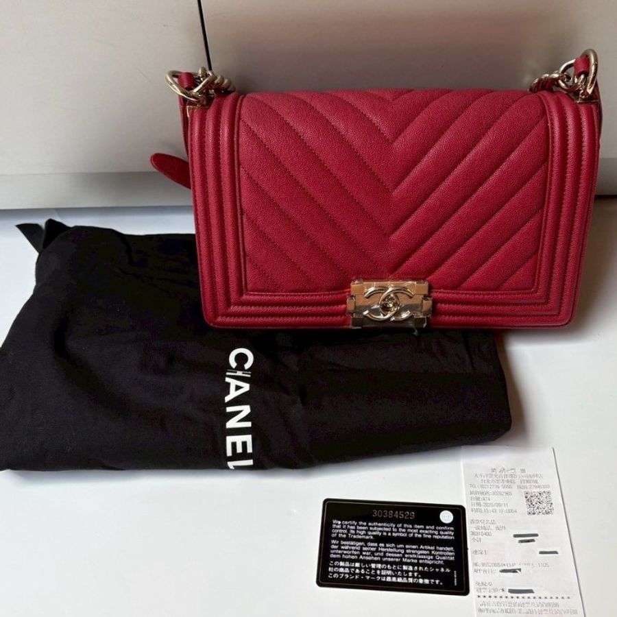 Chanel 金鍊紅色荔枝皮V格口蓋包 BOY 25-2