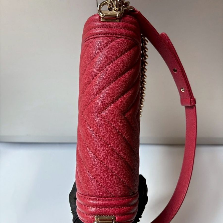 Chanel 金鍊紅色荔枝皮V格口蓋包 BOY 25-6