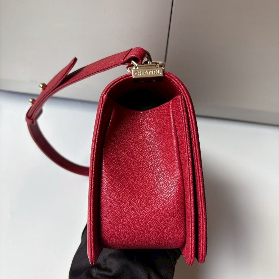 Chanel 金鍊紅色荔枝皮V格口蓋包 BOY 25-9