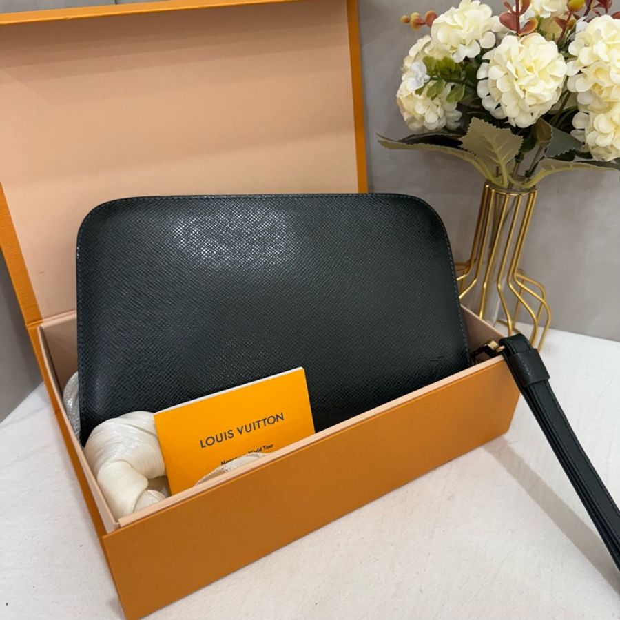 Louis Vuitton 墨綠色手拿包-1