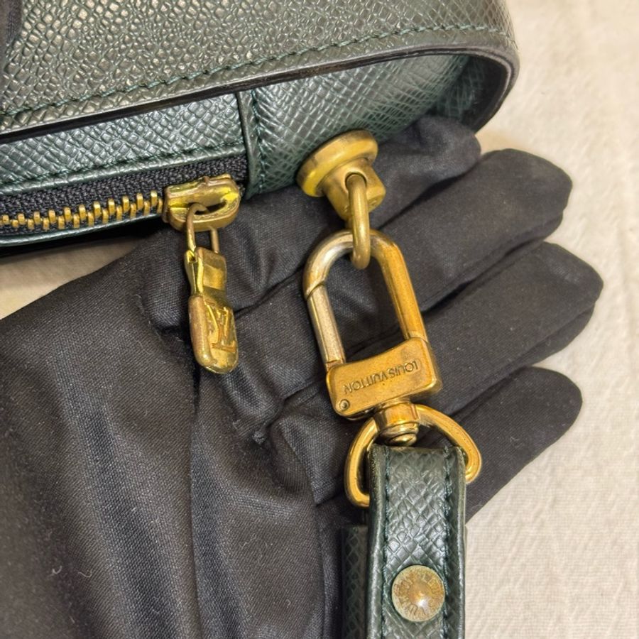 Louis Vuitton 墨綠色手拿包-21