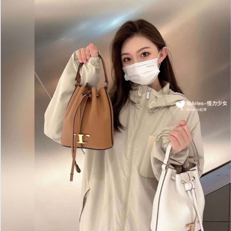 TOD’S Timeless Micro T字金小牛皮水桶包(棕色)-9