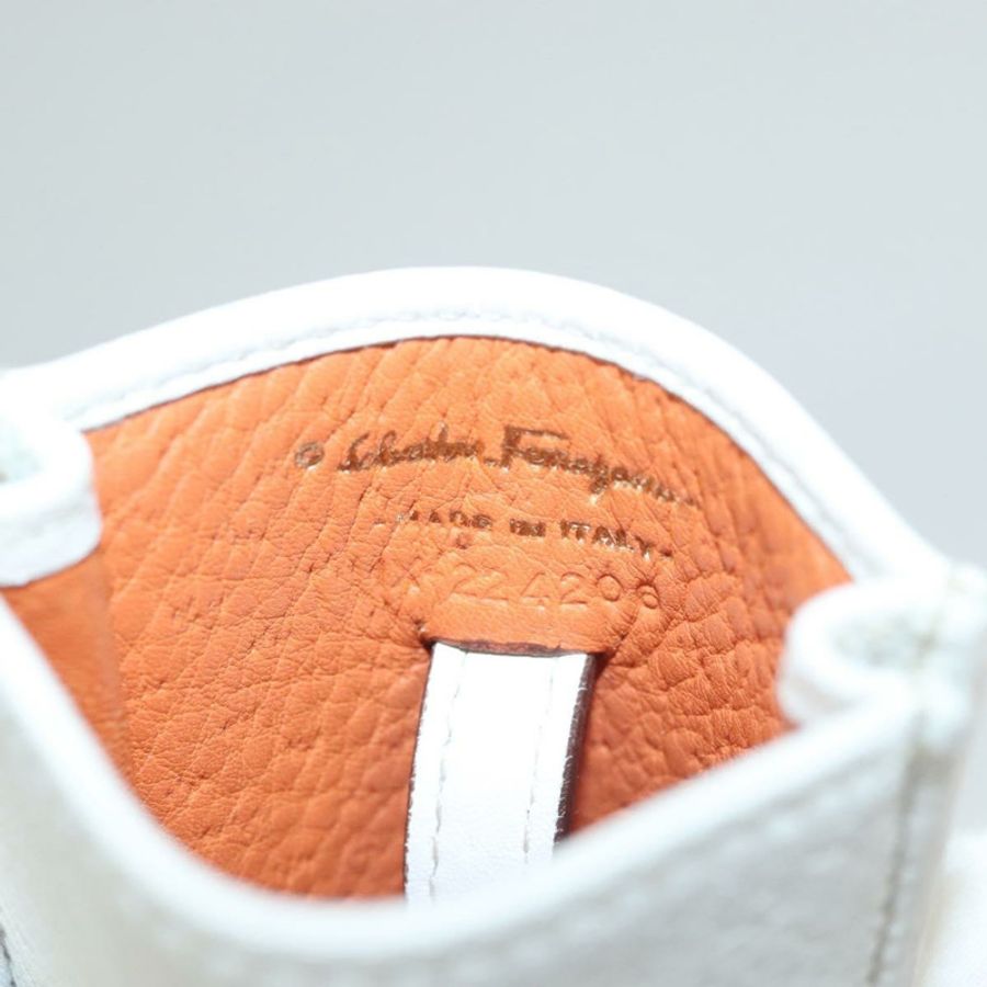 【日本直送】Salvatore Ferragamo Gancini 白色真皮手拿包 Auth KD566-8
