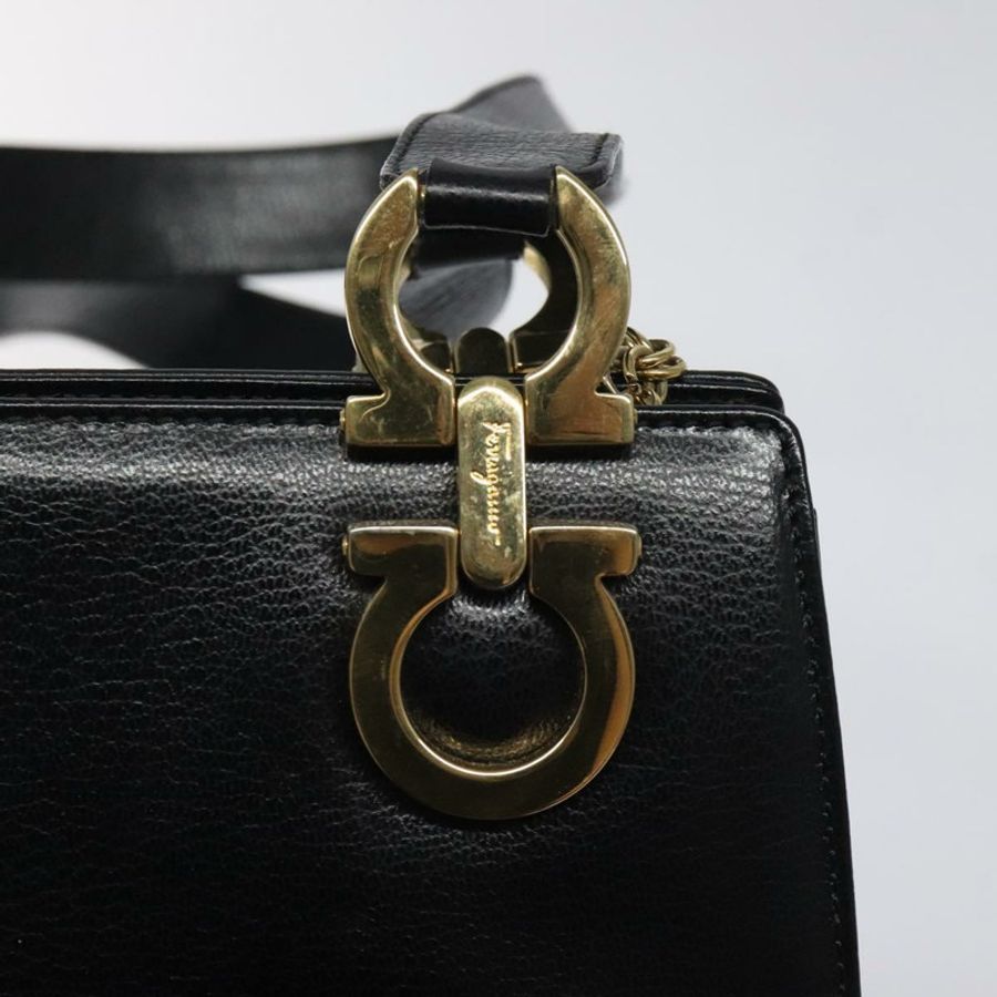 【日本直送】Salvatore Ferragamo Gancini 皮革肩背包 黑色 金色 正品 117541-8