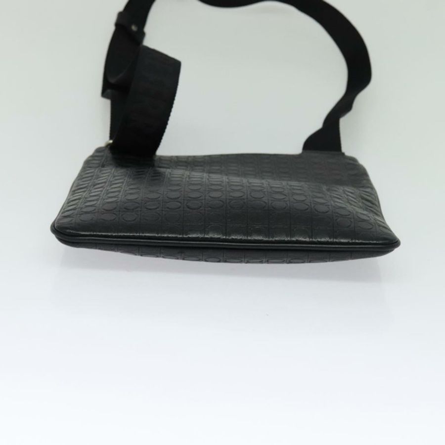 【日本直送】Salvatore Ferragamo 黑色銀色皮革肩背包 正品 BA2153-4