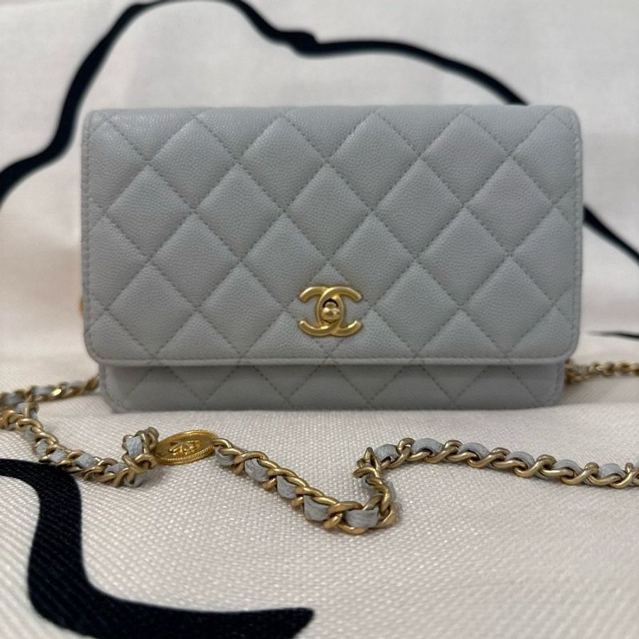 CHANEL - 淺灰色荔枝皮菱格紋金釦金幣WOC-6