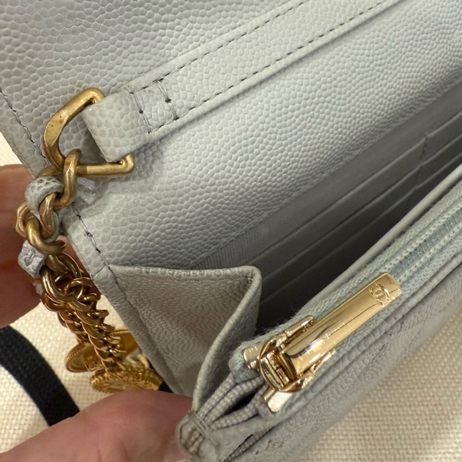 CHANEL - 淺灰色荔枝皮菱格紋金釦金幣WOC-2