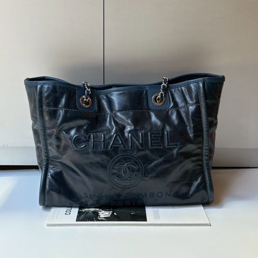 Chanel 銀鍊深藍油蠟皮托特包 購物包-0