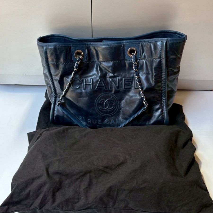 Chanel 銀鍊深藍油蠟皮托特包 購物包-1