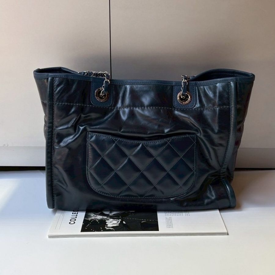 Chanel 銀鍊深藍油蠟皮托特包 購物包-2