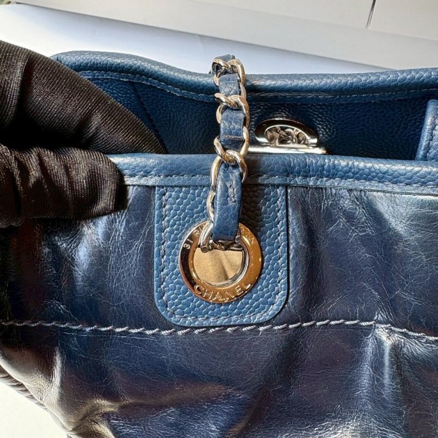 Chanel 銀鍊深藍油蠟皮托特包 購物包-11