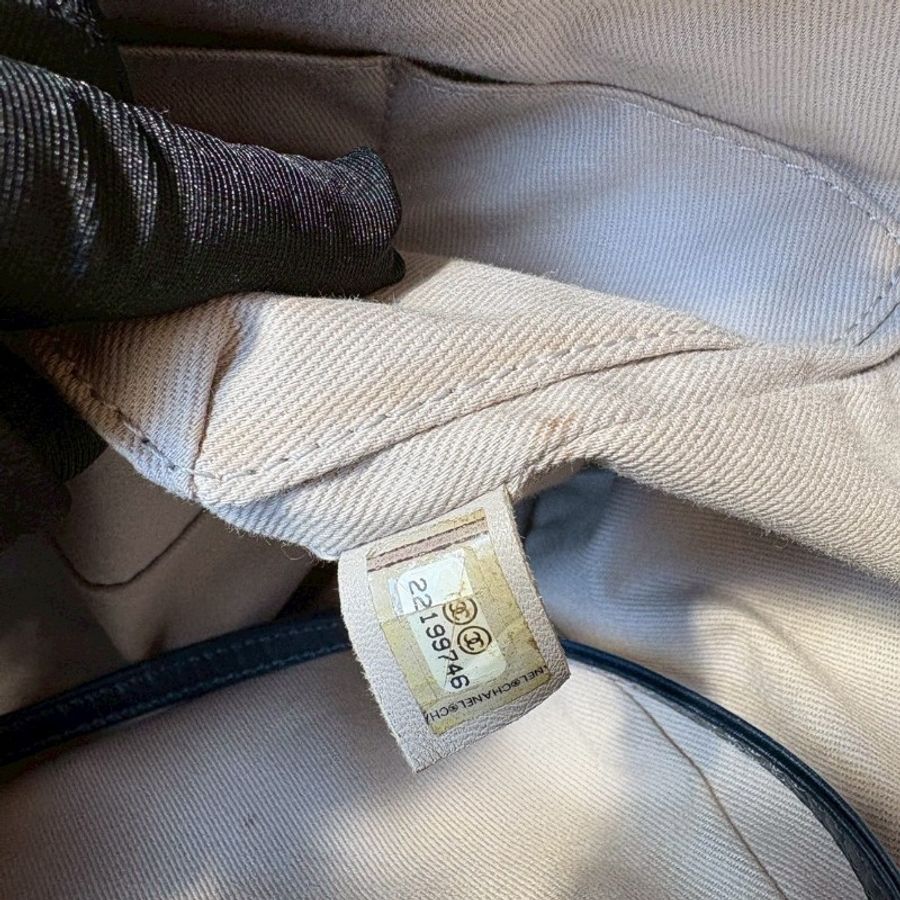 Chanel 銀鍊深藍油蠟皮托特包 購物包-18
