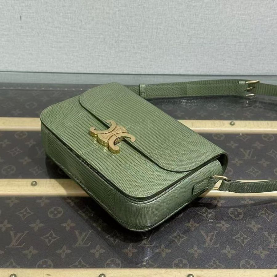 ✨CELINE 綠色稀有皮BOX中號經典豆腐包22*16*5 98新配件塵袋-1