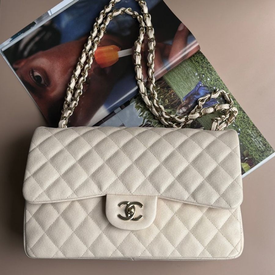 ::CHANEL:: 奶油白荔枝牛皮JUMBO 30金雙C斜背肩背口蓋鍊包-0