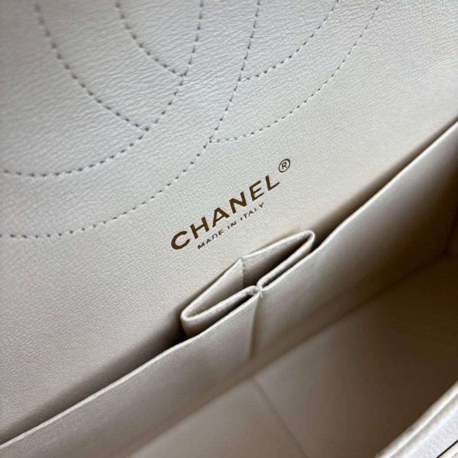 ::CHANEL:: 奶油白荔枝牛皮JUMBO 30金雙C斜背肩背口蓋鍊包-25