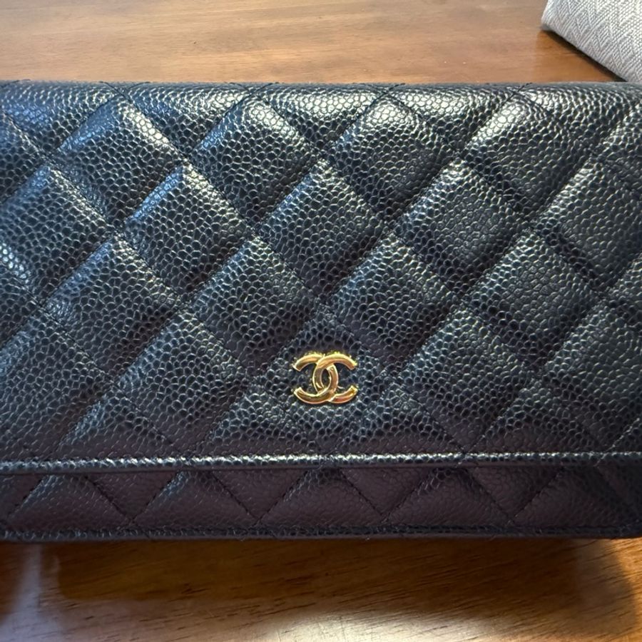 Chanel 經典WOC 黑色魚子醬金扣-0