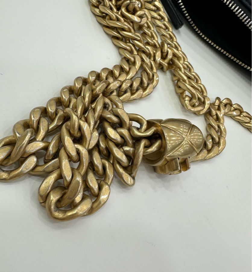 Chanel 香奈兒22K黑金小金柱調節扣hobo,半月腋下包斜挎包,鏈條可以調節斜挎,有点小設計,看似簡單,上身好看成色很好,尺寸23*17-13