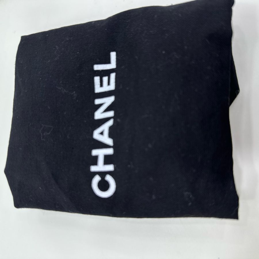 Chanel 香奈兒22K黑金小金柱調節扣hobo,半月腋下包斜挎包,鏈條可以調節斜挎,有点小設計,看似簡單,上身好看成色很好,尺寸23*17-14