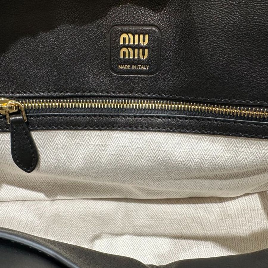 🎁夏季折扣🎁Miu Miu 5BG310 大款納帕軟皮Aventure包 黑色-10