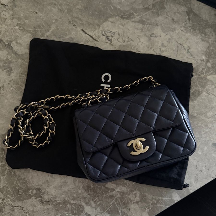 Chanel買到賺到熱門款質感羊皮方胖深藍色近黑香檳色五金-2