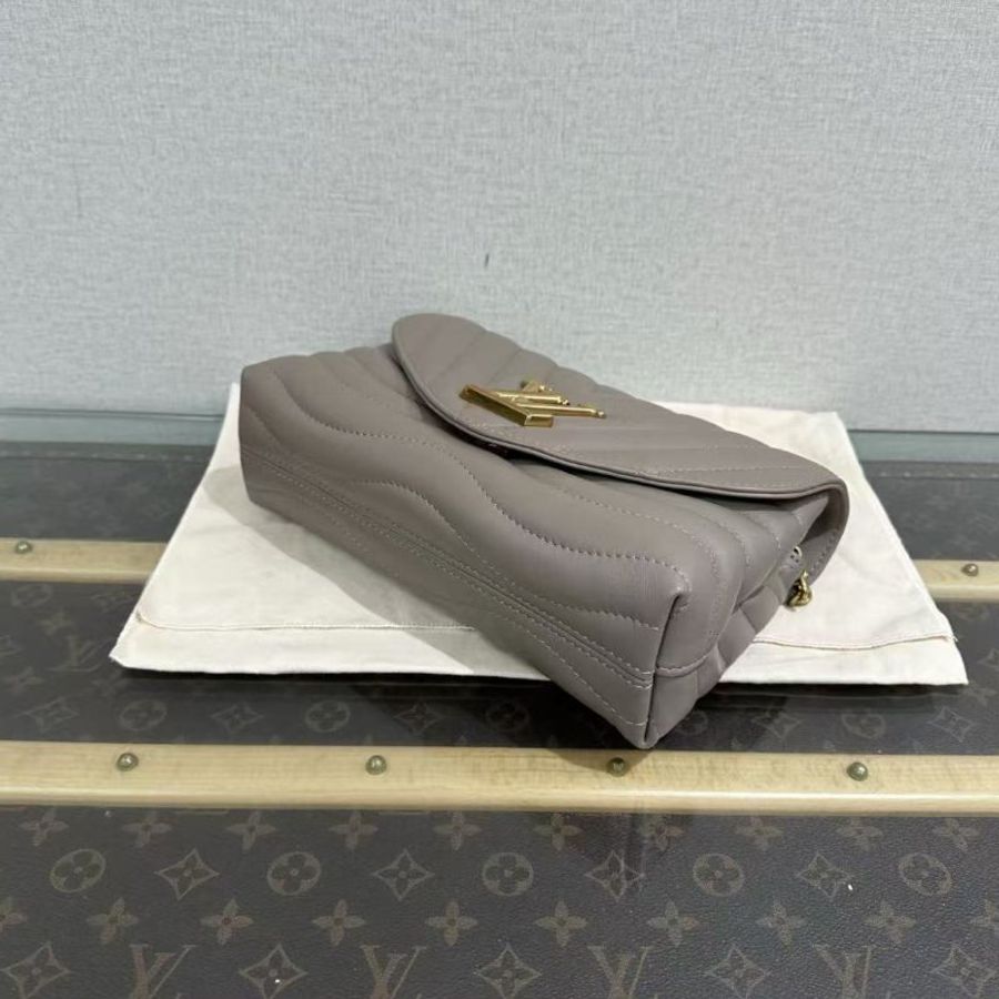 ✨LV new wave灰褐色金扣鍊條包26*16*7  98新配件塵袋-1