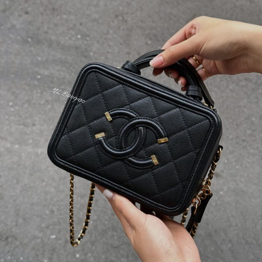 Chanel vanity case黑金粒紋牛皮大C logo化妝箱小號鏈包17cm-0