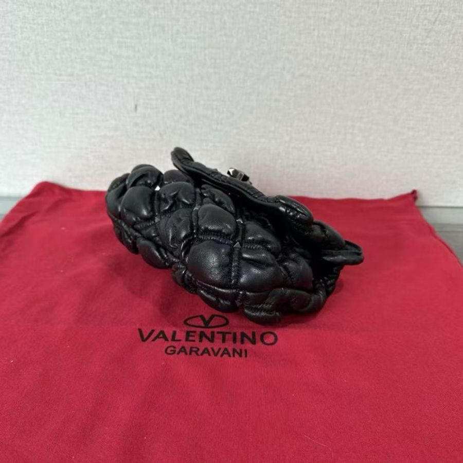 ✨VALENTINO 經典鉚釘肩背斜背包21*12*5   98新配件塵袋盒子-2
