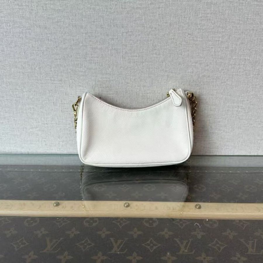 ✨PRADA 白色十字紋牛皮三合一 mini肩背斜背包 18*9*5 99新配件塵袋-5