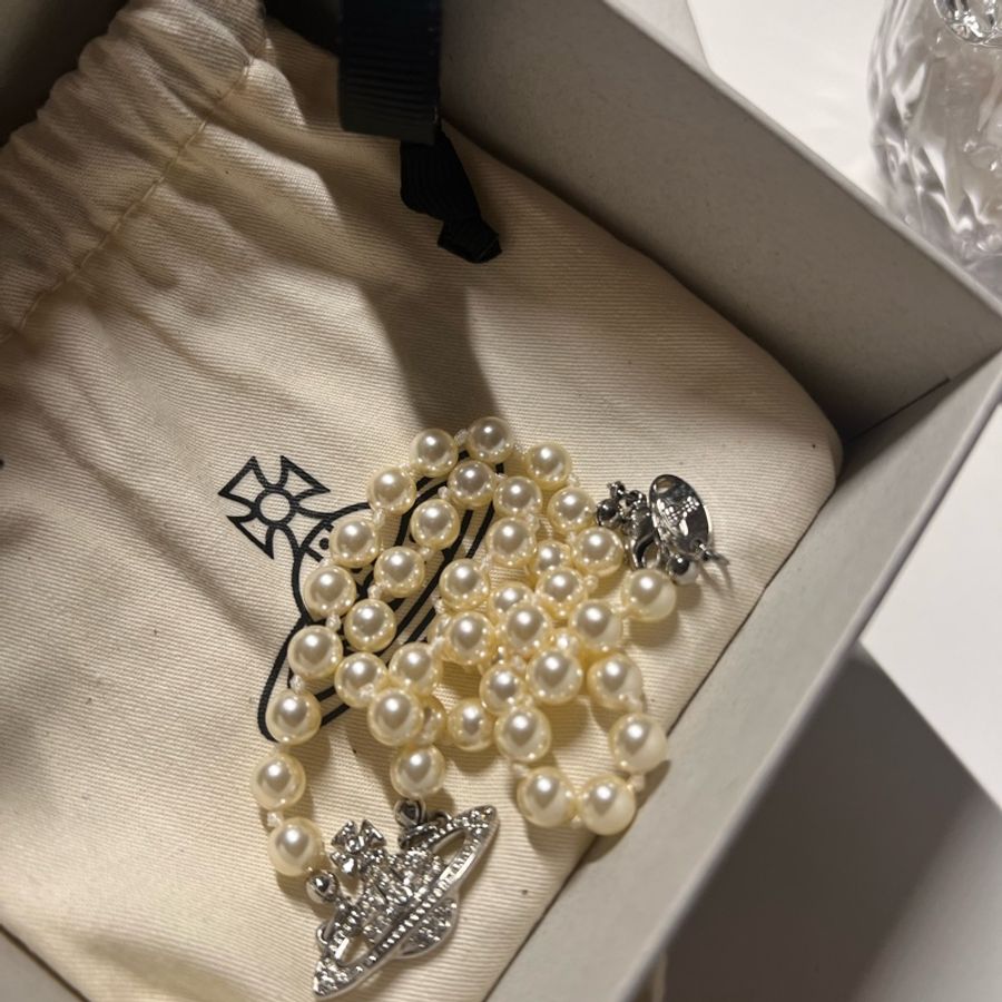 已預訂 vivienne westwood Mini Bas Relief 土星珍珠項鍊-11