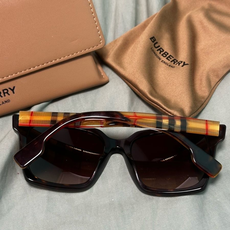 Burberry新款墨鏡-4