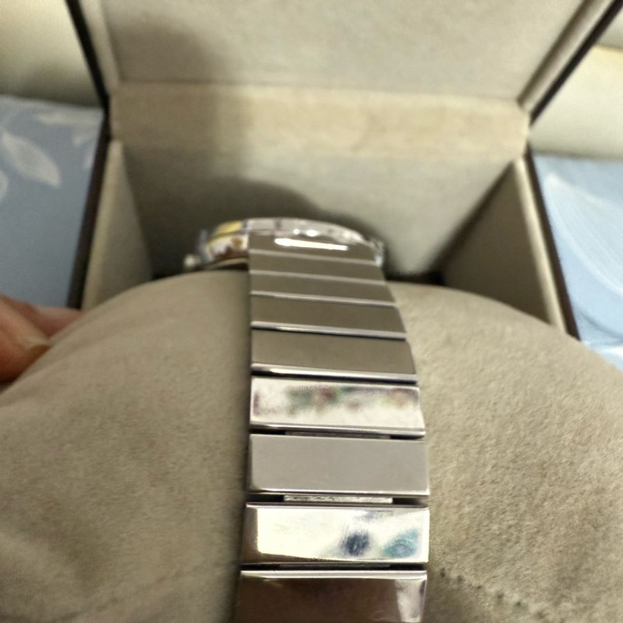 Gucci G 互扣式黑色錶盤銀色鋼帶女錶 - YA133307-5