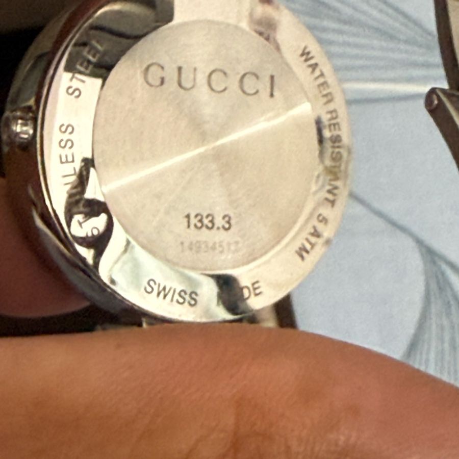Gucci G 互扣式黑色錶盤銀色鋼帶女錶 - YA133307-14