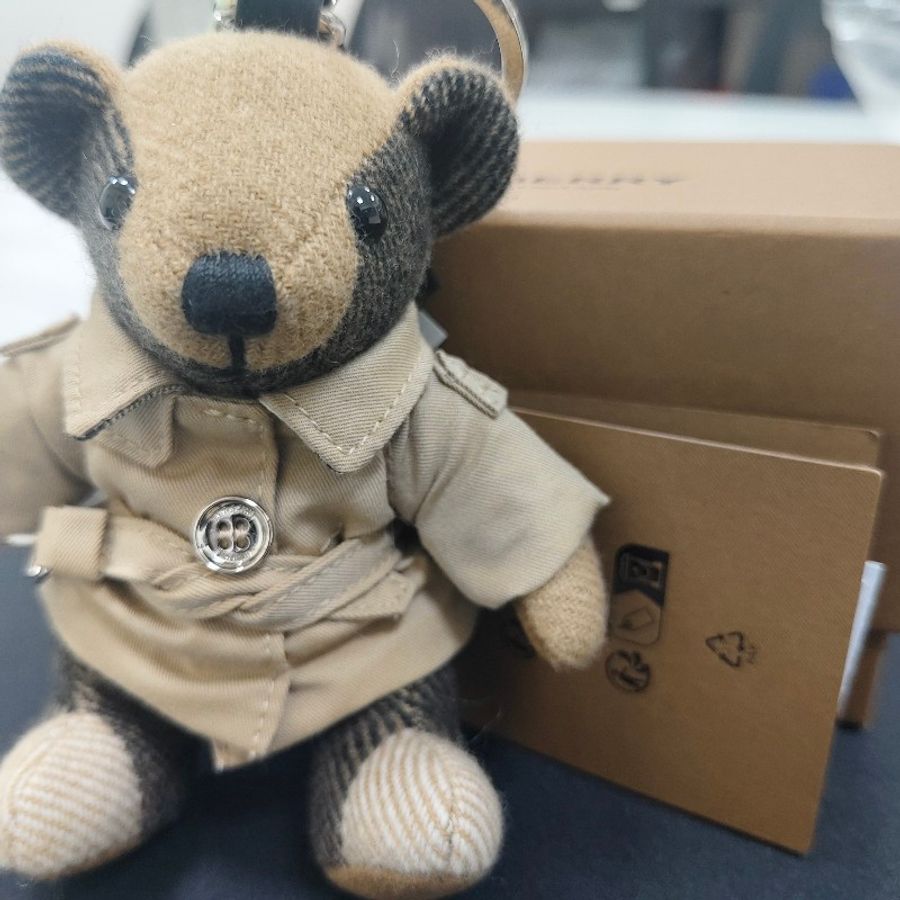 Burberry thomas泰迪熊風衣造型吊飾鑰匙圈(經典米色)-0