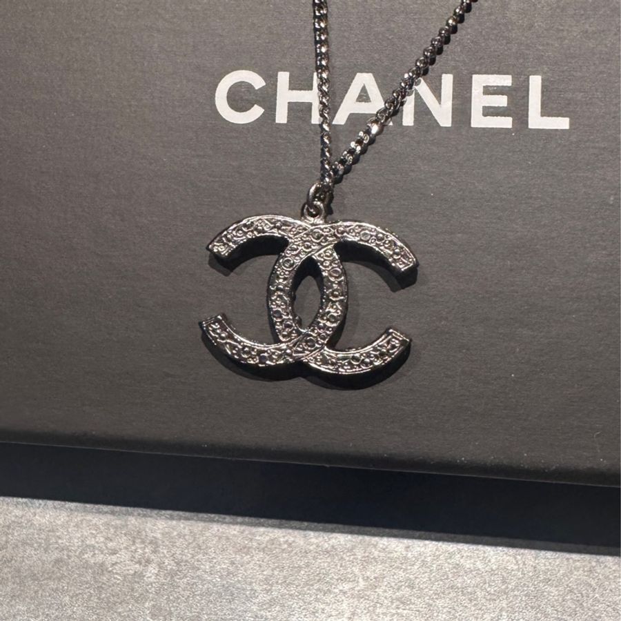 香奈兒Chanel 黑銀配色水鑽so black大logo雙C熔岩項鍊-4