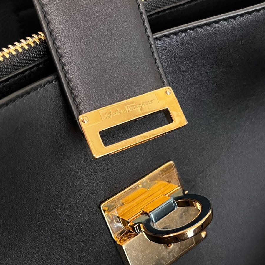 SALVATORE FERRAGAMO 肩背包（全新未使用）-3