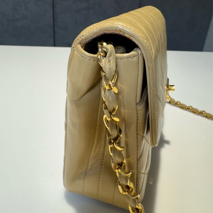 Chanel CF奶茶色圓形轉釦款(卡標齊全)-2