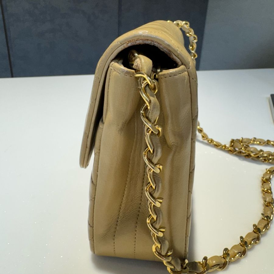 Chanel CF奶茶色圓形轉釦款(卡標齊全)-3