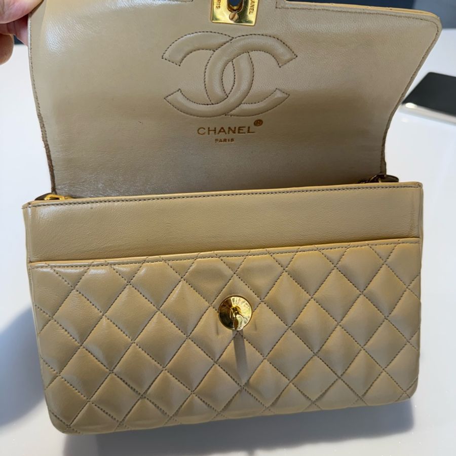 Chanel CF奶茶色圓形轉釦款(卡標齊全)-9