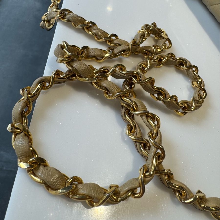 Chanel CF奶茶色圓形轉釦款(卡標齊全)-12
