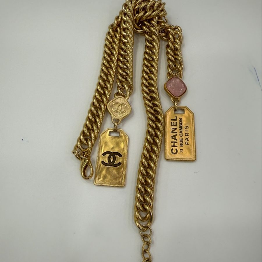 Chanel粉色琉璃金属吊牌長項鍊 金色与粉色的搭配太美了-3
