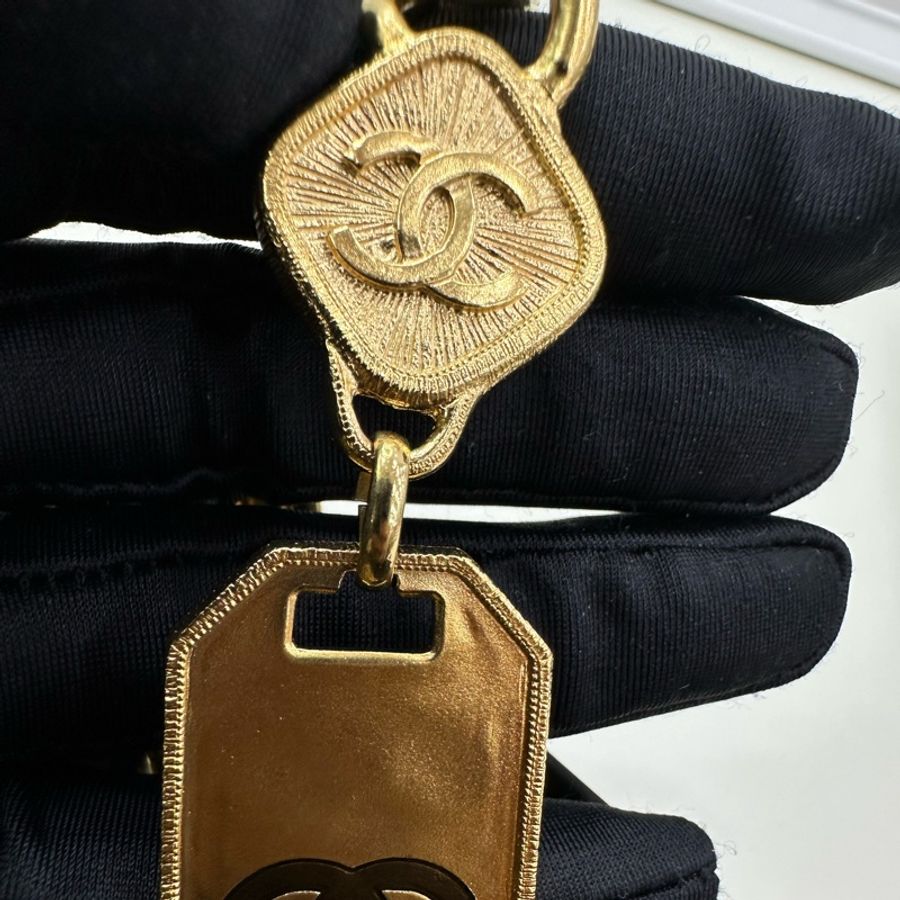 Chanel粉色琉璃金属吊牌長項鍊 金色与粉色的搭配太美了-6